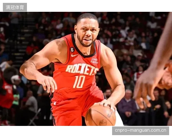 主力左后卫卡卡切在俱乐部表现攻防俱佳，将成为侧翼防守关键棋子。